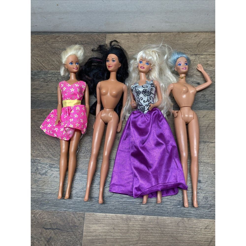 Lot Of 4 1966 Barbies With Rubber Legs And Twist Waist; Malaysia Made
